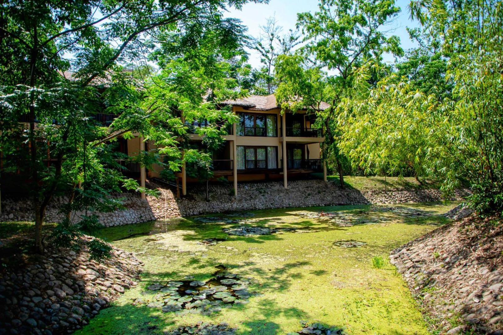 Miraaya Wellness And Golf Resort 치트완 외부 사진