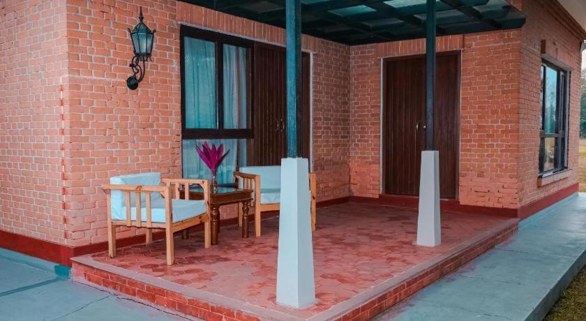 Miraaya Wellness And Golf Resort 치트완 외부 사진