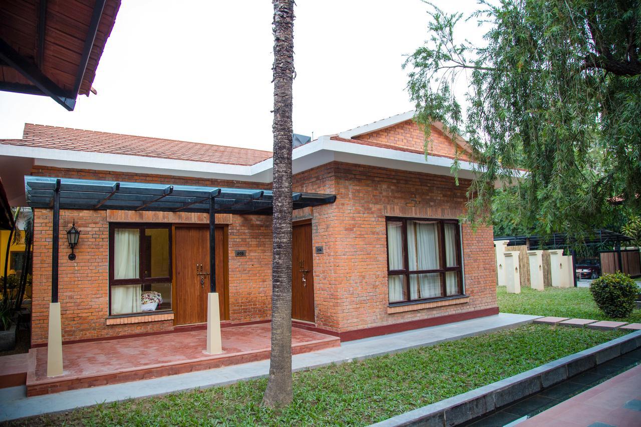 Miraaya Wellness And Golf Resort 치트완 외부 사진
