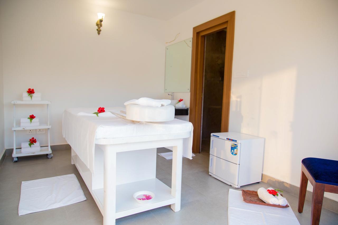 Miraaya Wellness And Golf Resort 치트완 외부 사진