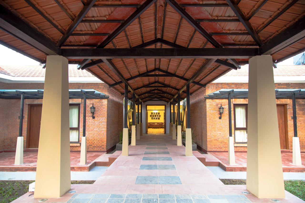 Miraaya Wellness And Golf Resort 치트완 외부 사진