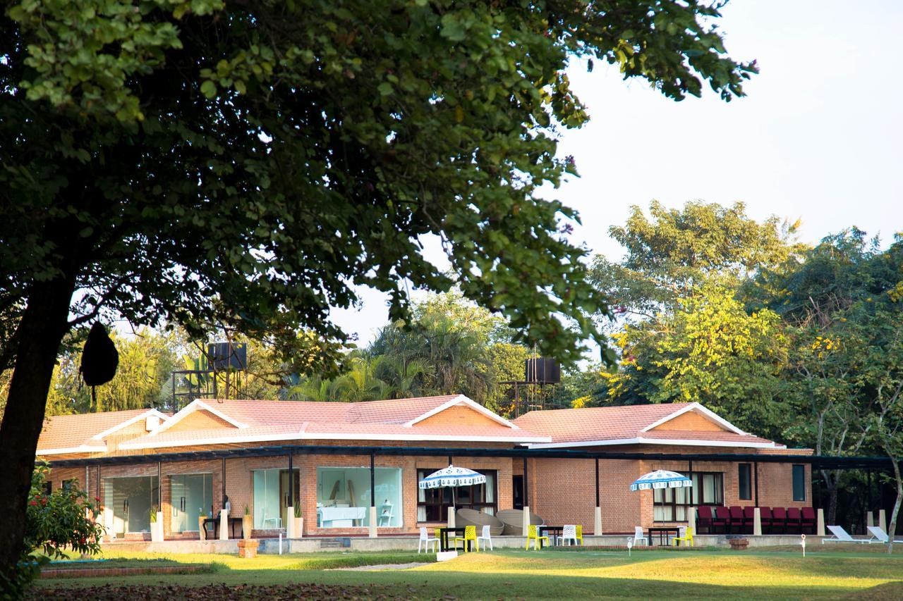 Miraaya Wellness And Golf Resort 치트완 외부 사진