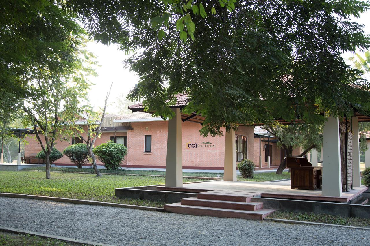 Miraaya Wellness And Golf Resort 치트완 외부 사진
