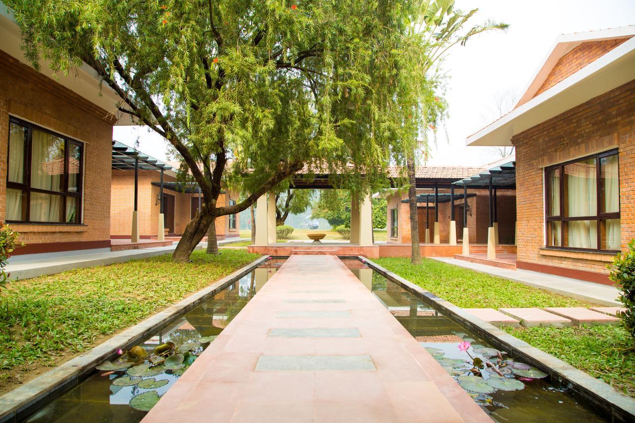Miraaya Wellness And Golf Resort 치트완 외부 사진