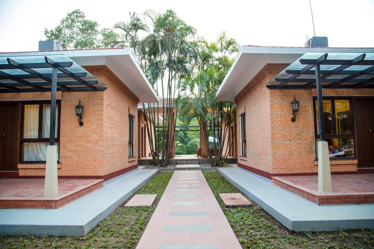 Miraaya Wellness And Golf Resort 치트완 외부 사진