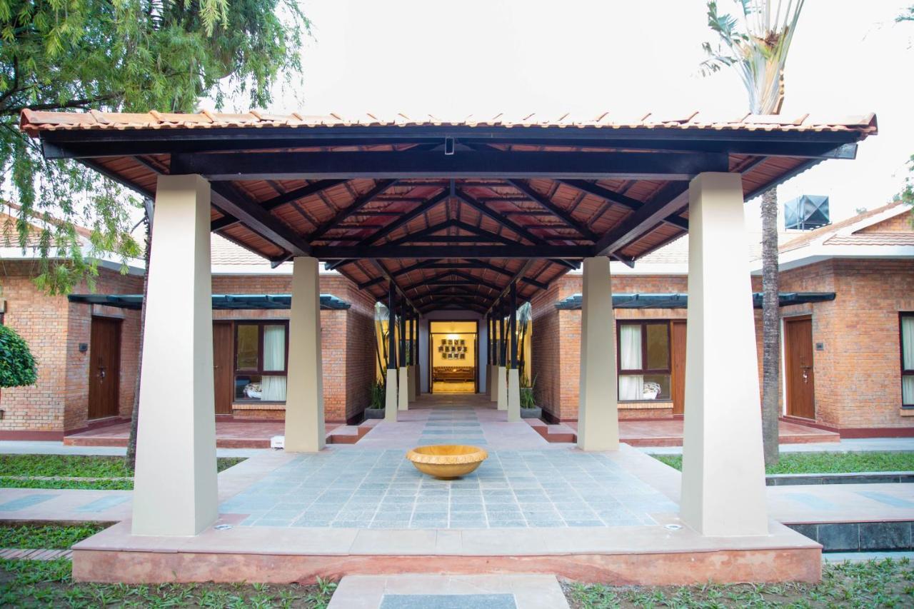 Miraaya Wellness And Golf Resort 치트완 외부 사진