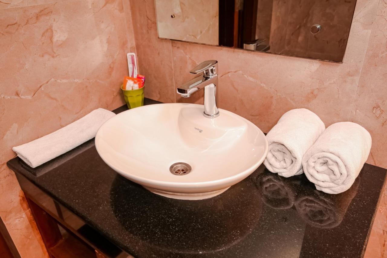 Miraaya Wellness And Golf Resort 치트완 외부 사진