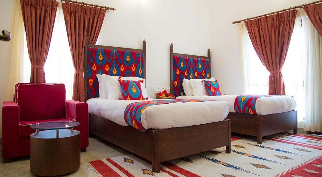 Miraaya Wellness And Golf Resort 치트완 외부 사진