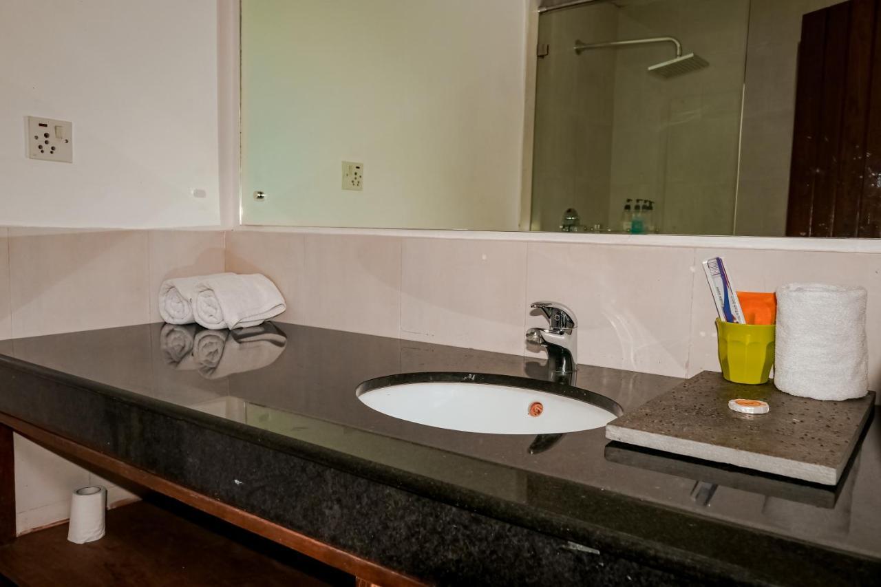 Miraaya Wellness And Golf Resort 치트완 외부 사진