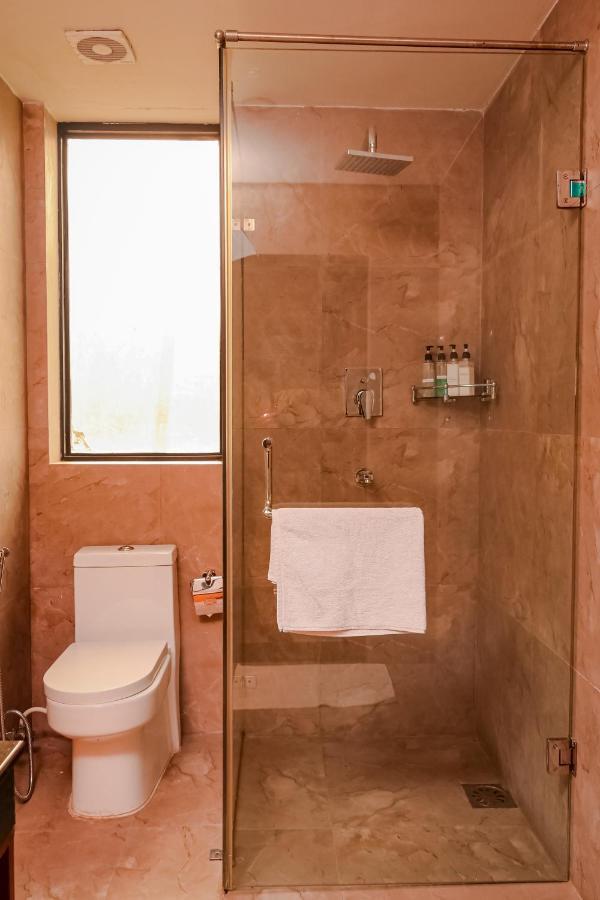 Miraaya Wellness And Golf Resort 치트완 외부 사진